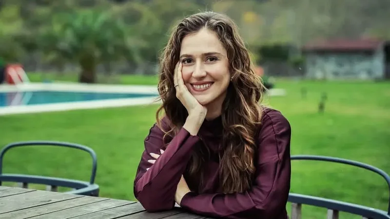 Güller ve Günahlar Dizisi Berrak Kimdir? Kaç Yaşında, Nereli, Evli mi Yoksa Bekar mı?