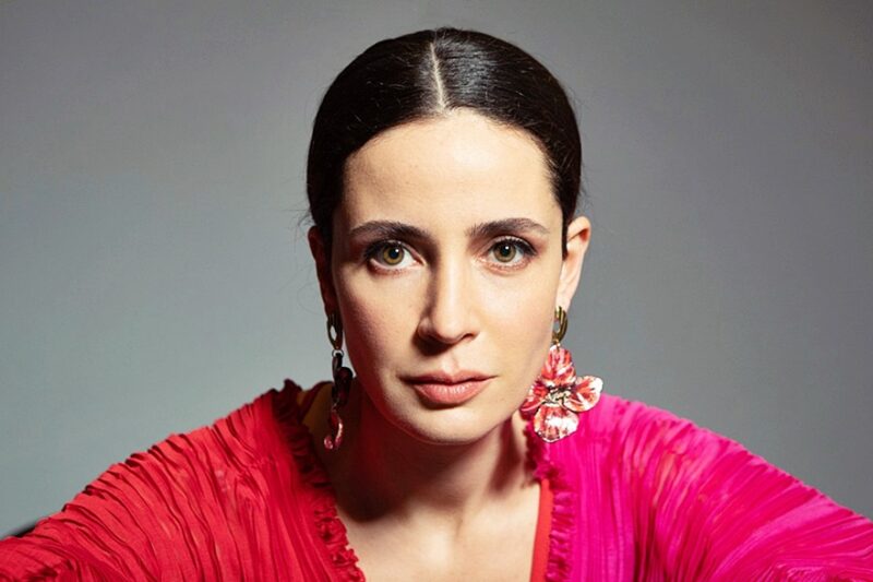 Mahinur Karakteri (Abi Dizisi) Esra Şengünalp Kimdir?